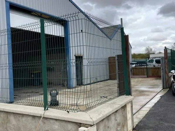 Local d’activité et entrepôt Location Saint-Germain-Laval 1p 160m² 1350€