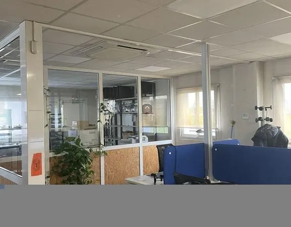 Bureaux 30 pièces 1385 m²