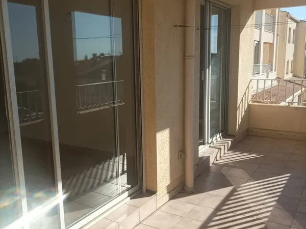 Appartement T2 avec terrasse et Parking