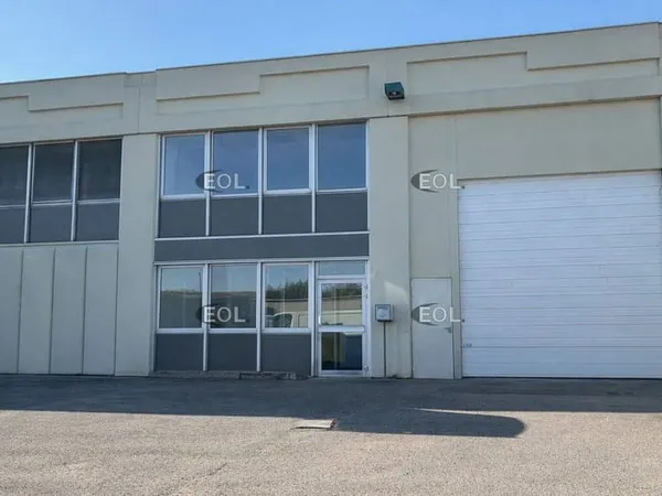 Local d'activité 582 m²