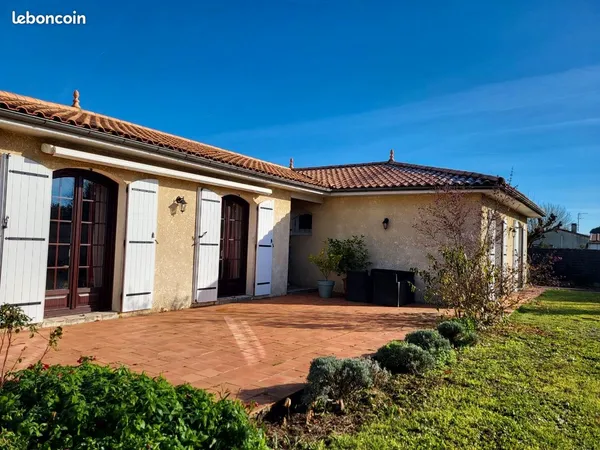 Belle maison familiale avec garage, jardin et piscine