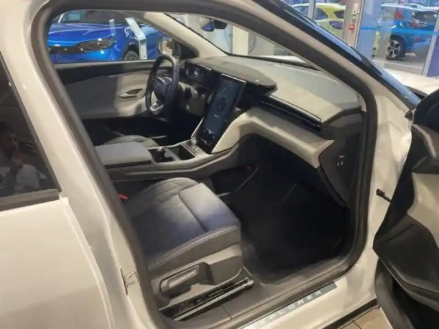 Ford Explorer 286ch extended range 77kwh pack premium rwd — photo 11