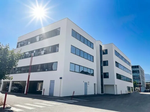Local professionnel 225 m²