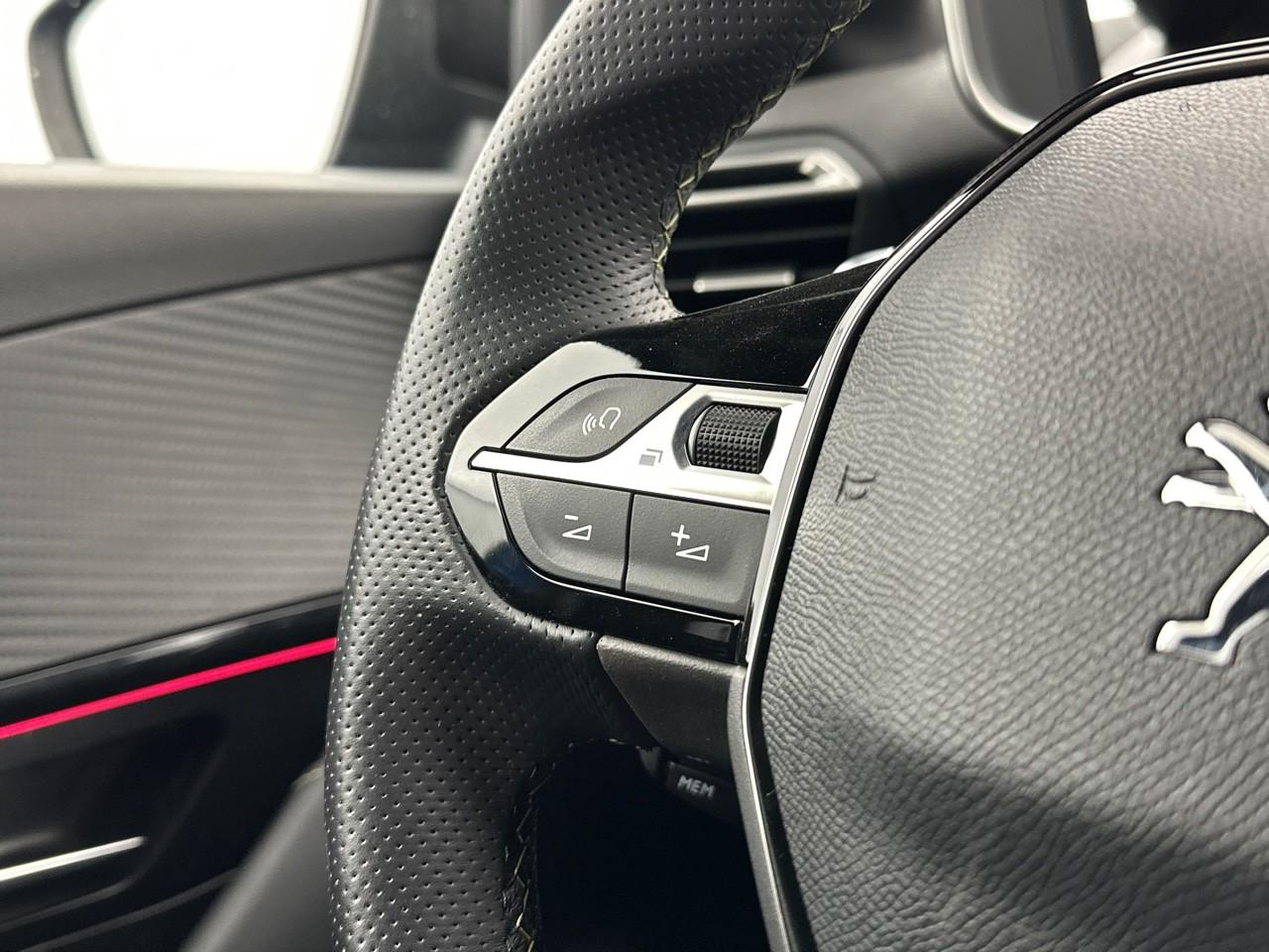 Peugeot 208 puretech 100 s&s eat8 gt — photo 18