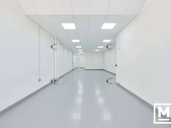 Entrepôt 130 m²