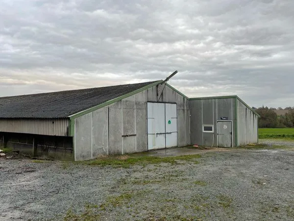 Terrain et batiment agricole
