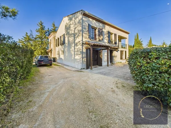Maison 300 m2 à vendre à Saint-Étienne-Du-Grès