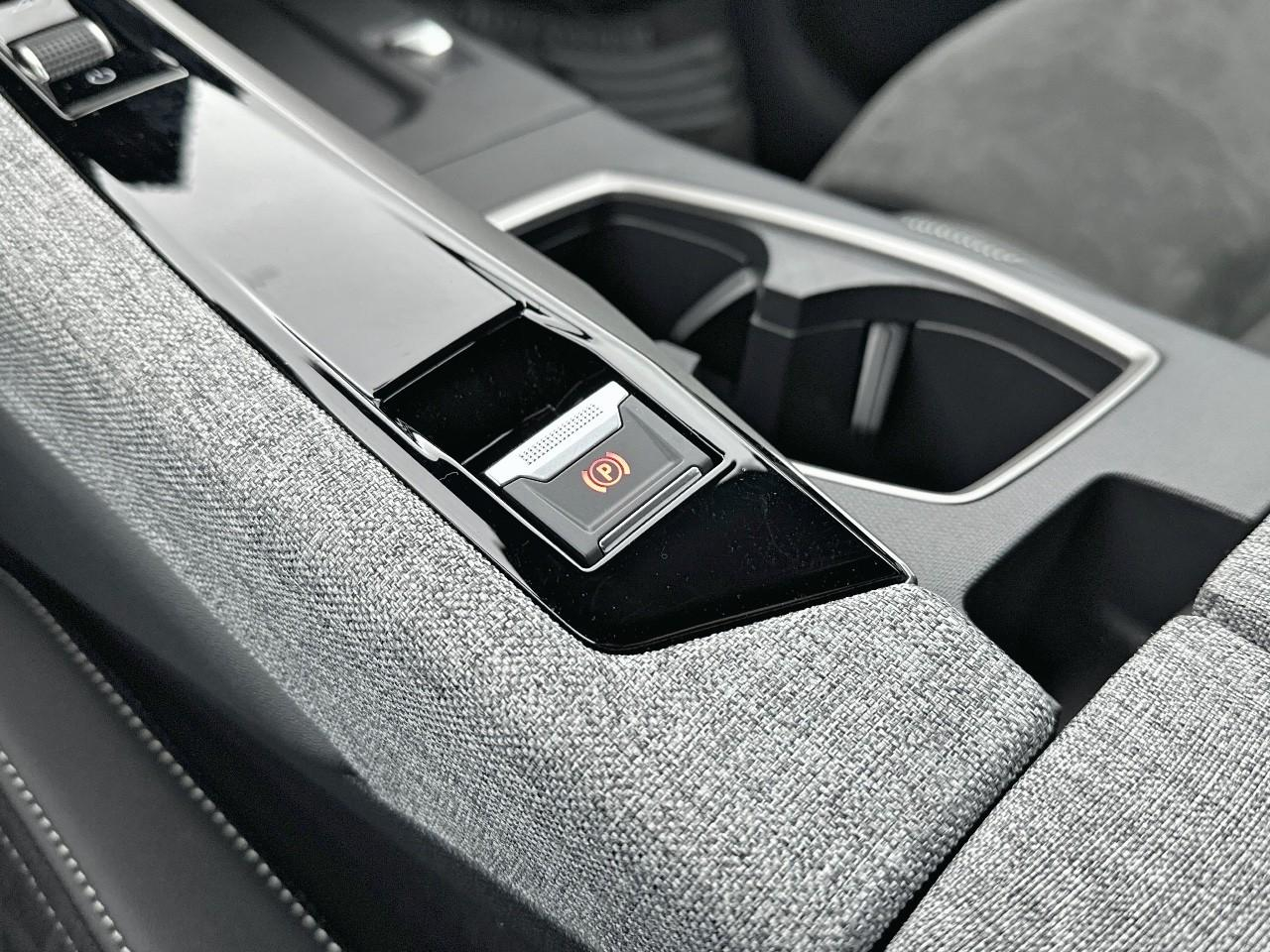Peugeot 5008 hybrid 145 e-dcs6 gt — photo 30