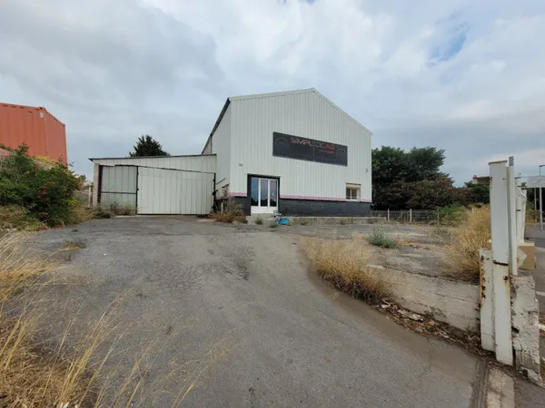 Local d'activité 2242 m²