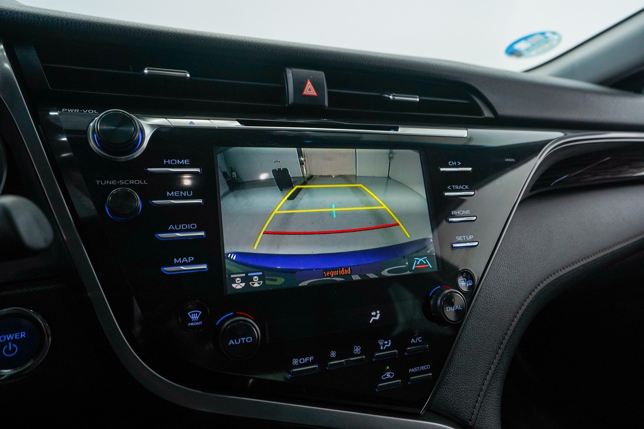 Toyota Camry — photo 25