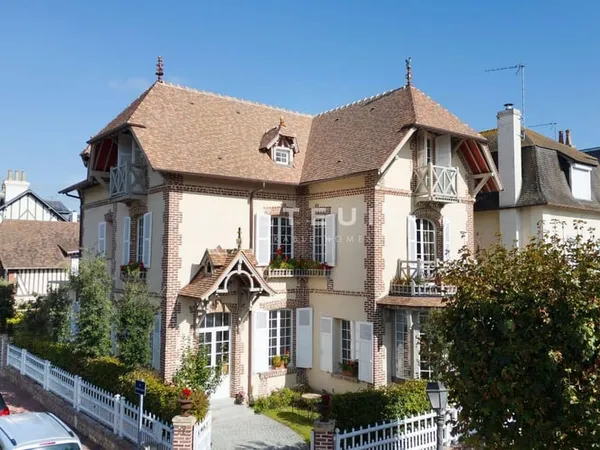 Maison 10 pièces 307 m²