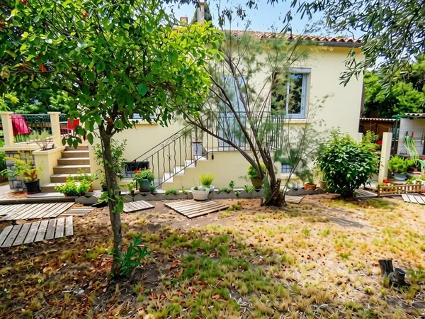 Ravissante maison individuelle 4 faces sur terrain arboré de 550m² avec sous sol complet de 100m²