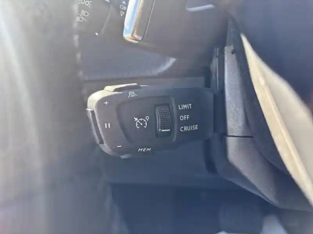 Peugeot 2008 hybrid 145 e-dcs6 — photo 19