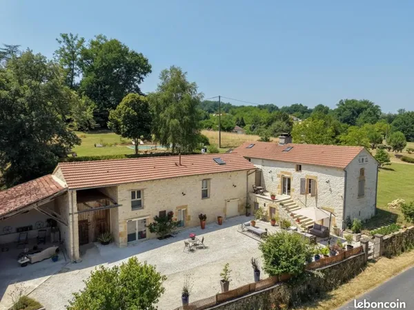 Maison 7 pièces 220 m²