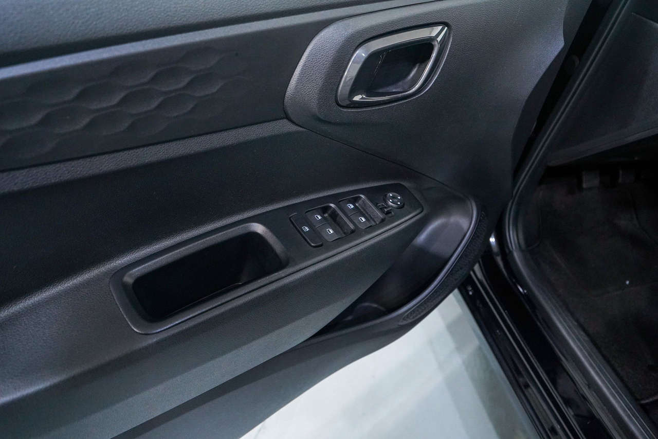 Hyundai i10 — photo 17