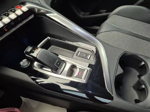 Peugeot 3008 puretech 130ch s&amp;s eat8 — photo 13