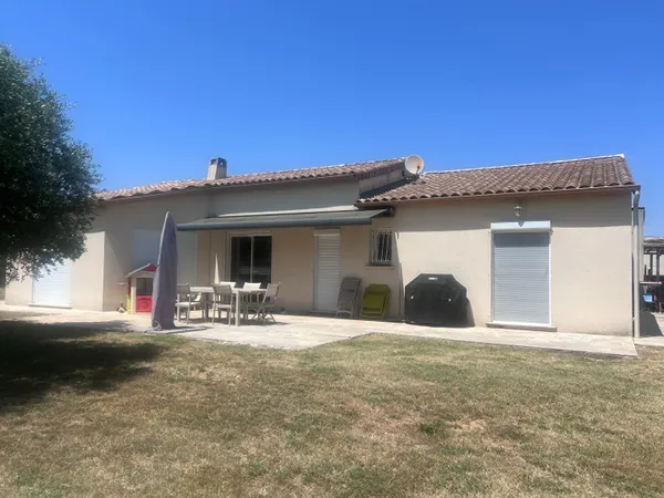 Maison 146 m² de plain pied avec grand terrain terrain