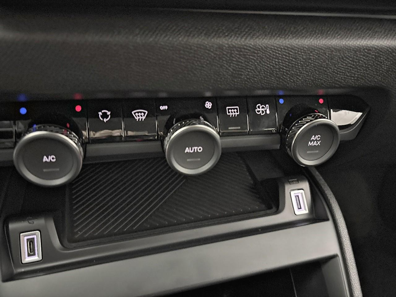 Citroën C4 hybride 136 e-dcs6 plus — photo 23