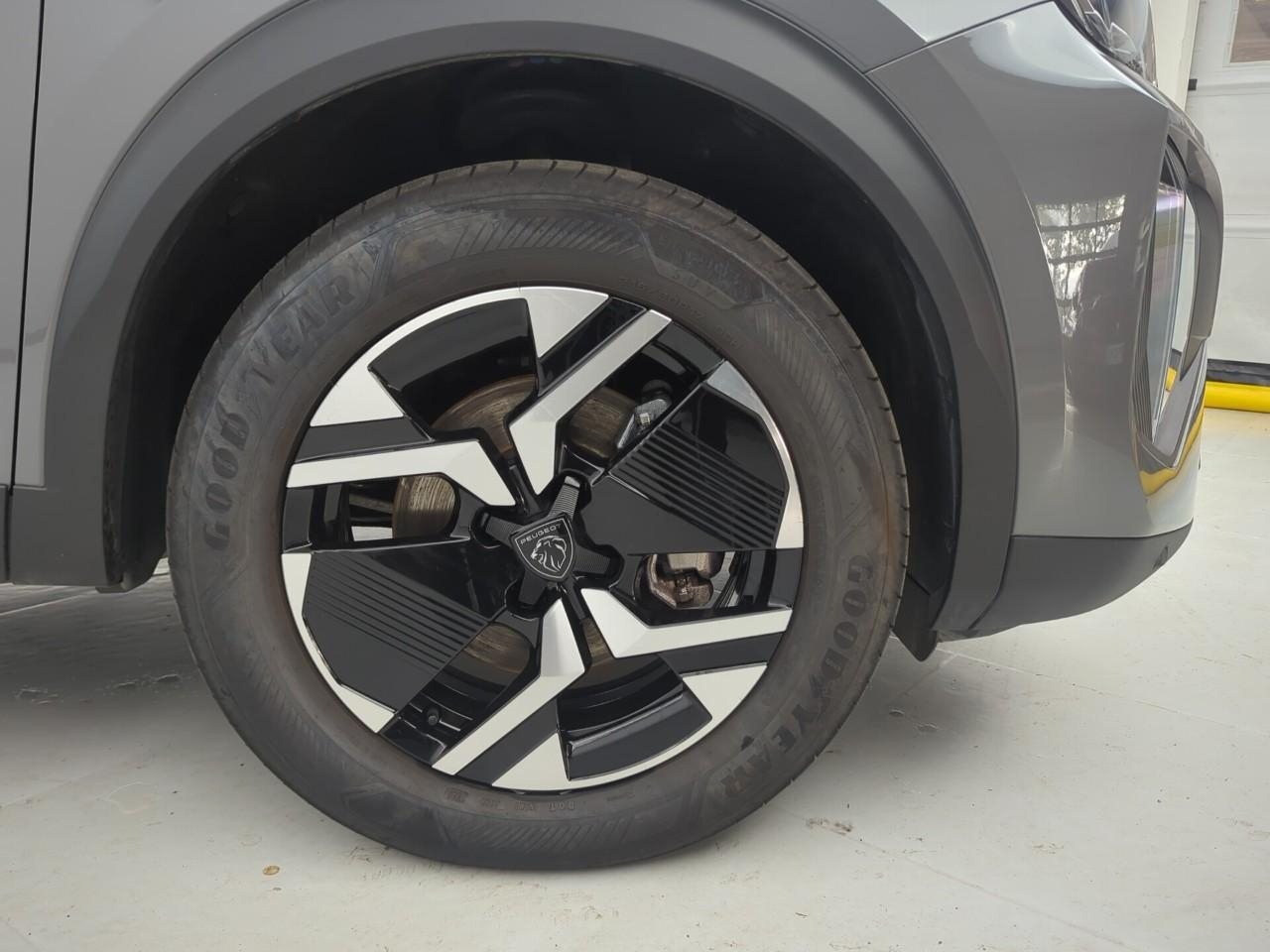Peugeot 2008 hybrid 145 ch e-dcs6 allure — photo 30