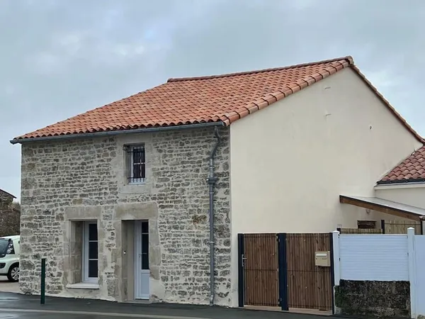 Maison en centre ville - 2 chambres - SAINT JEAN D'HERMINE - 85210