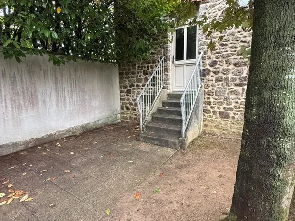 ERNÉE, sur la route de LAVAL