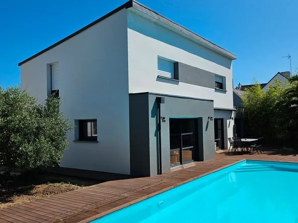 A proximité du centre ville avec Piscine de 15 x 3.5 à