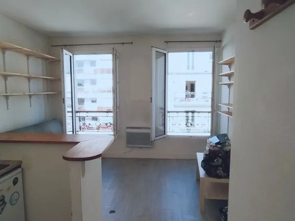 Studio lumineux 16 m² - Ménilmontant - dernier étage avec ascenseur - entièrement rénové