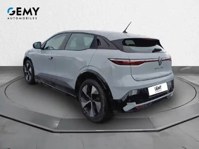 Renault Megane e-tech ev40 130ch standard charge — photo 7