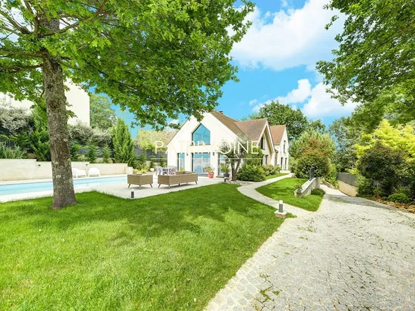 Maison Orgeval 7 pièce(s) 212.37 m2