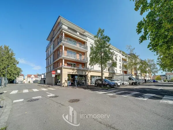 YUTZ - BEL APPARTEMENT AU DERNIER ÉTAGE AVEC TERRASSE, GARAGE ET STATIONNEMENT
