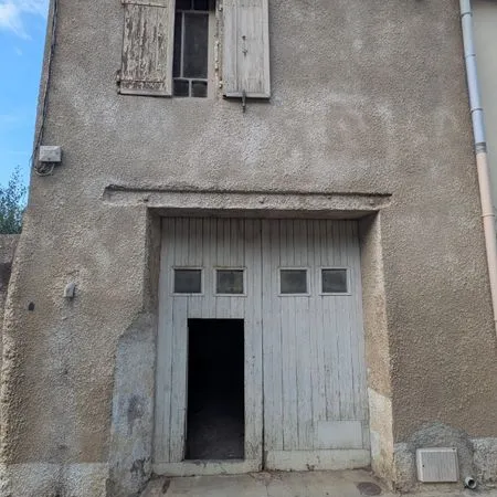 Remise / garage env. 80 m² sur 2 niveaux + cour - Fort potentiel - 35 000