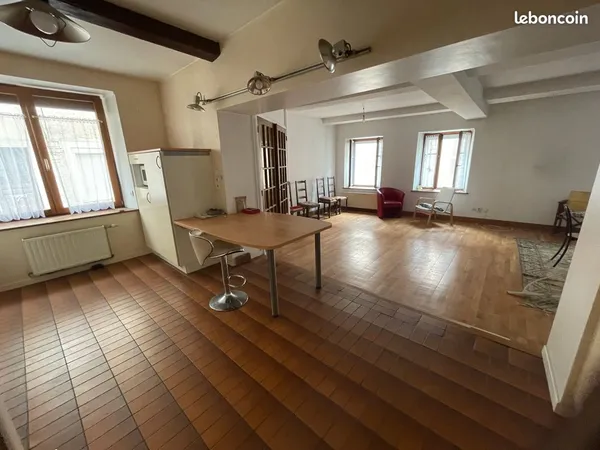 Maison, garage et terrasse au centre de Vaucouleurs, proche écoles, maison médicale, supermarché et 