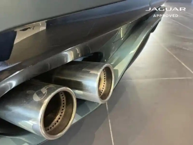 Jaguar F-Type coupe 5.0 v8 suralimenté 575ch r75 awd bva8 — photo 12