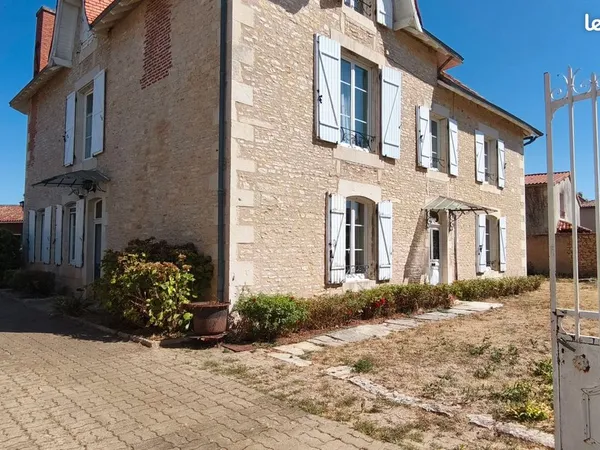 Maison 11 pièces 331 m²