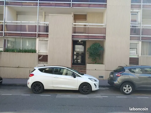 Loue un box pour moto ou petite voiture