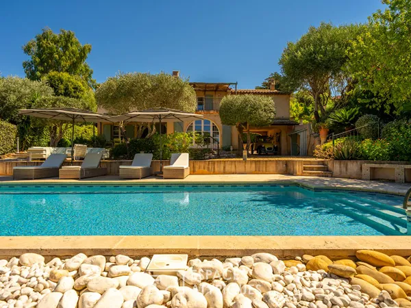 Maison de charme Provençal avec piscine et vue mer