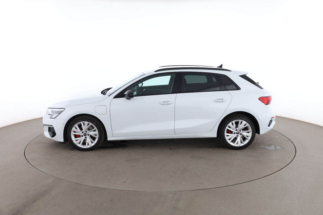 Audi A3 Sportback 40 e-tron Design Luxe S Tronic — photo 2
