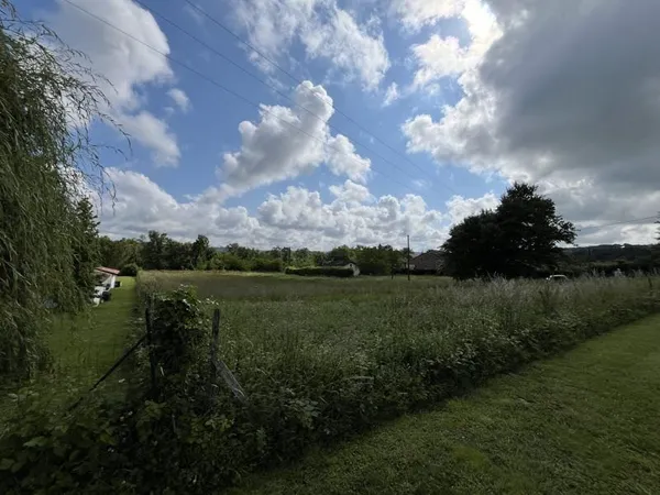 Terrain 2560 m²