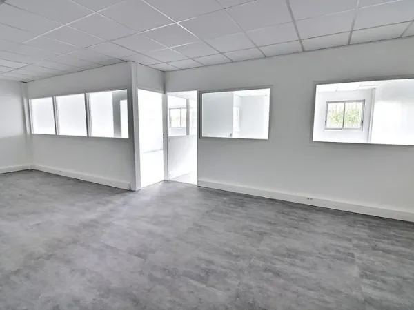 Bureau 3 pièces 77 m²