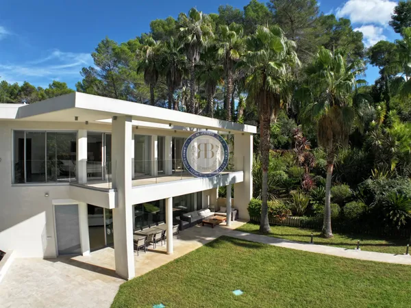 À VENDRE – Villa contemporaine de 12 pièces à Mougins d’un calme absolu.