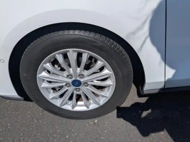 Ford Focus 1.0 ecoboost 125ch stop&amp;start titanium — photo 11