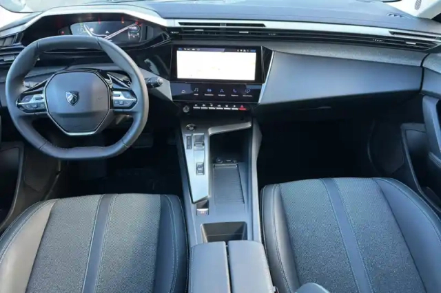 Peugeot 308 phev 180 e-eat8 — photo 12