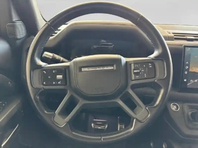 Land Rover Defender 110 2.0 p400e x-dynamic x — photo 12