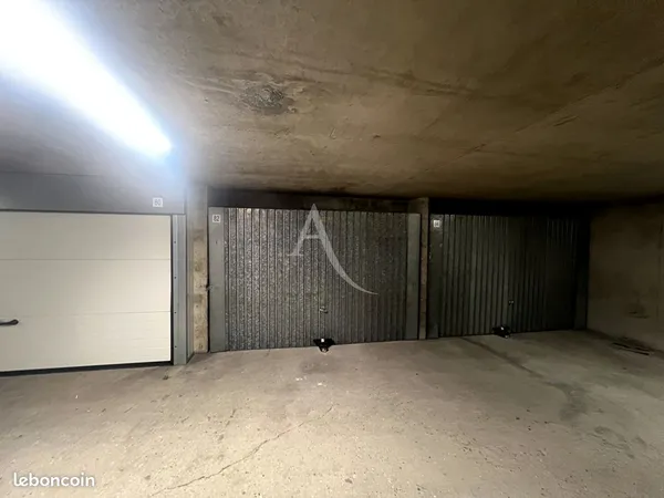 Parking/box 60 m² PARIS