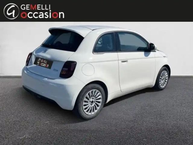 Fiat 500 e 95ch action plus berline  my22 23.8 kwh — photo 11