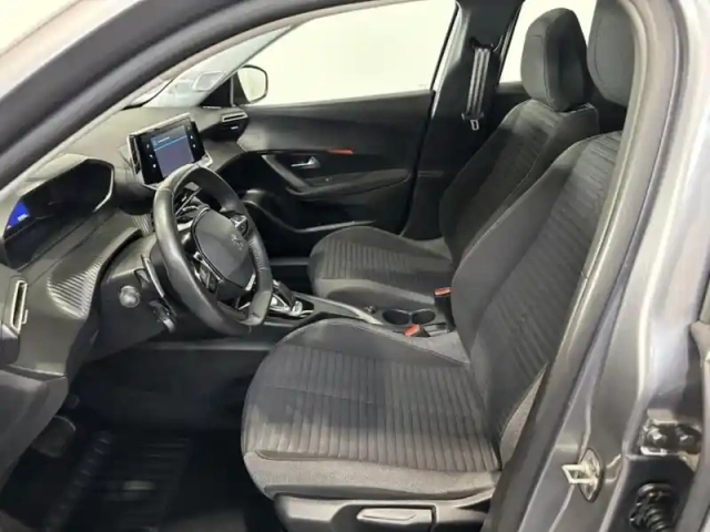Peugeot 2008 1.2 130 s&amp;s active eat8 carplay radar — photo 9