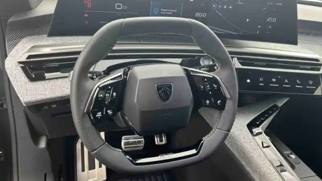 Peugeot 3008 hybrid 145 e-dcs6 — photo 12