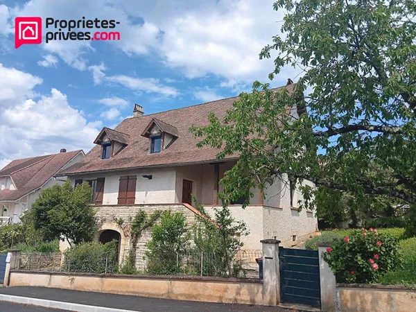 Cahors 46000 Cabessut. Maison 170 m2, 4 chambres avec terrasse et jardin