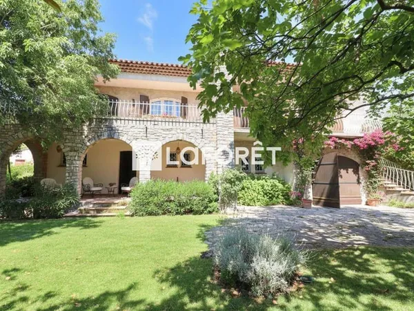 Maison 7 pièces 238 m²