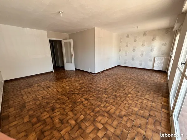 Appartement 1er étage 82 M2 avec garage